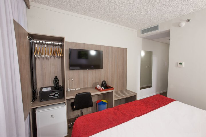 Room 6 of 50