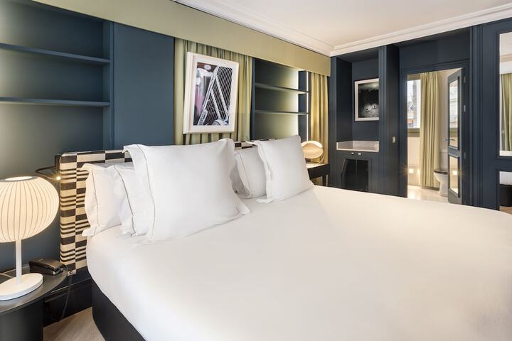 Room 8 of 43