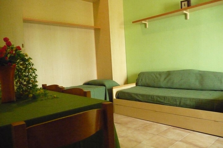 Room 30 of 65