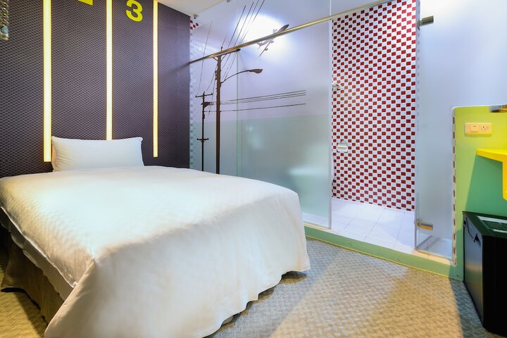 Room 10 of 31