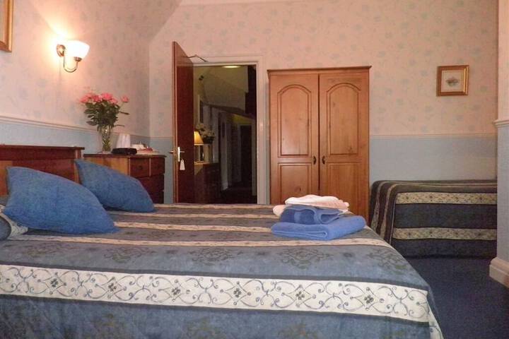 Room 12 of 25