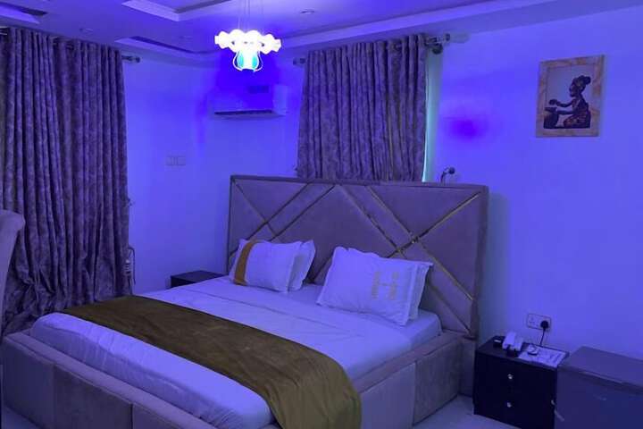 Room 2 of 62