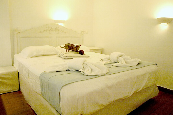 Room 2 of 43