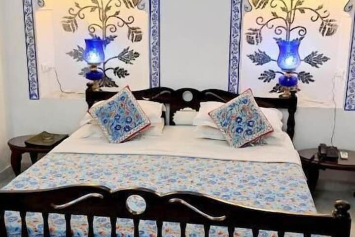 Room 4 of 27