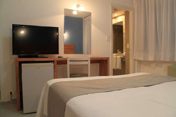 Room 14 of 102