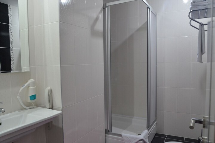 Room 15 of 36