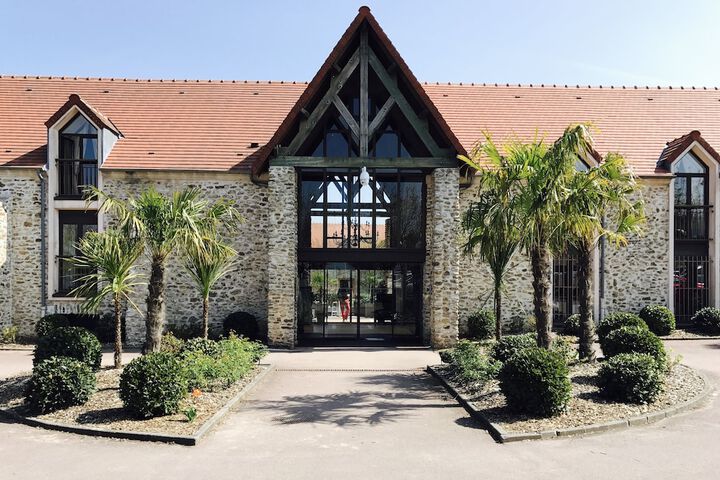 Guest Lobby