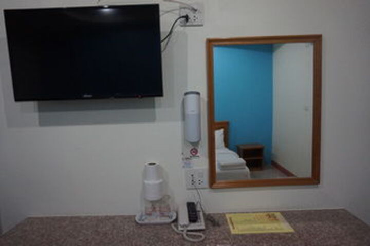 Room 15 of 18