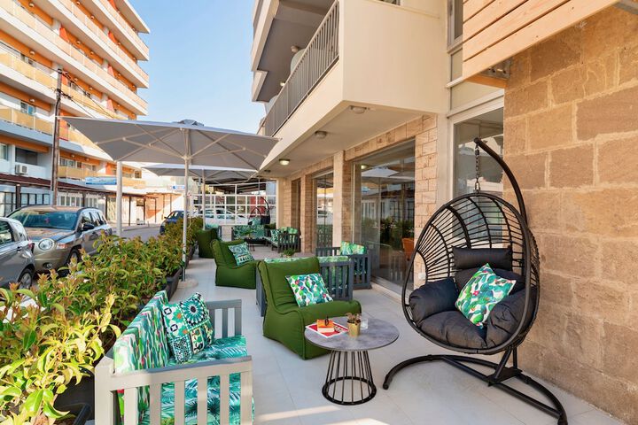 Hotel Exterior 44 of 48
