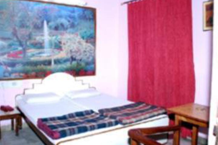 Room 4 of 5