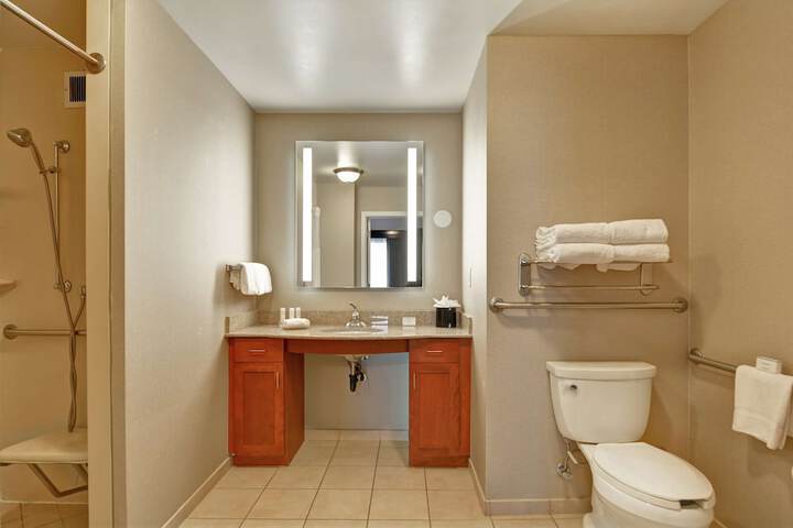 Room 33 of 60