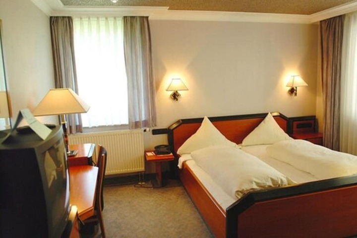 Room 10 of 94