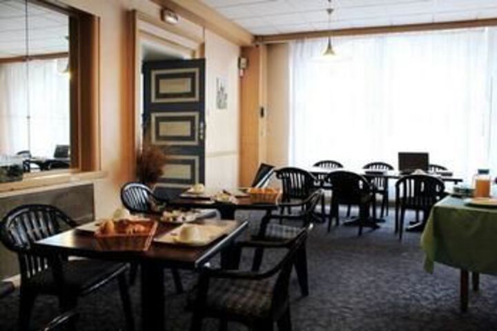 Dining 6 of 23