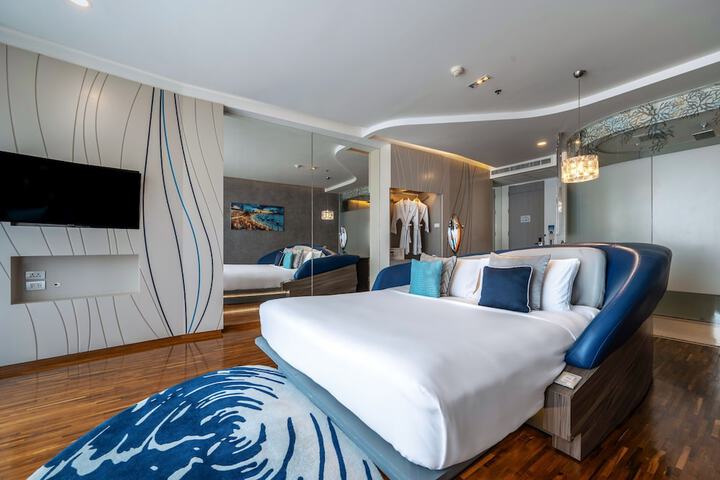 Room 32 of 148