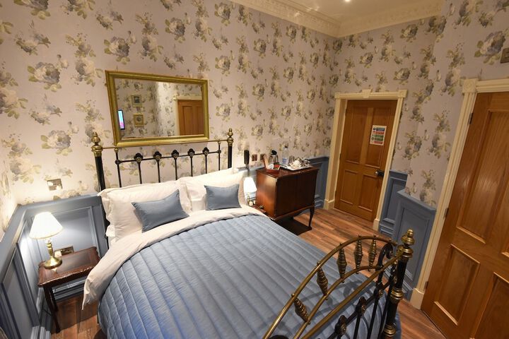Room 8 of 42