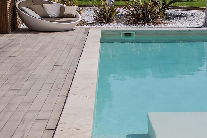 Hotel with Pool