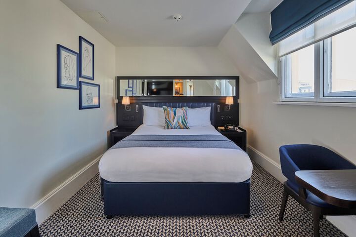 Room 10 of 73