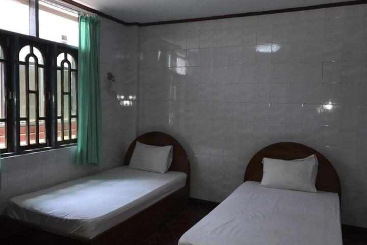 Wutt Yee Hotel