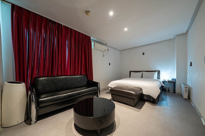 Room 32 of 82