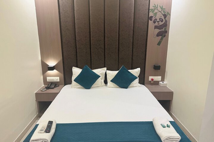 Room 15 of 38