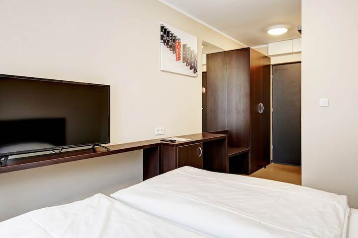 Room 4 of 20