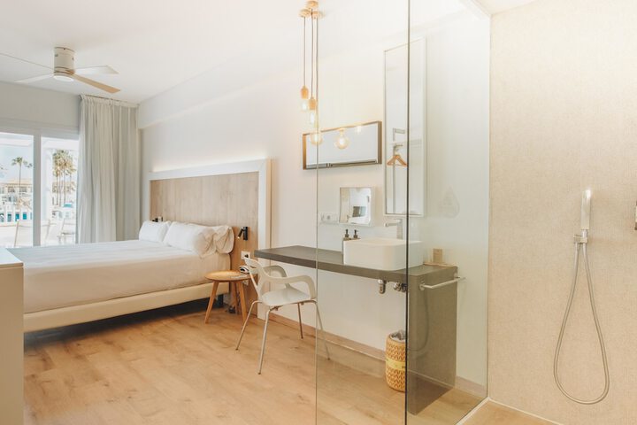 Room 27 of 161