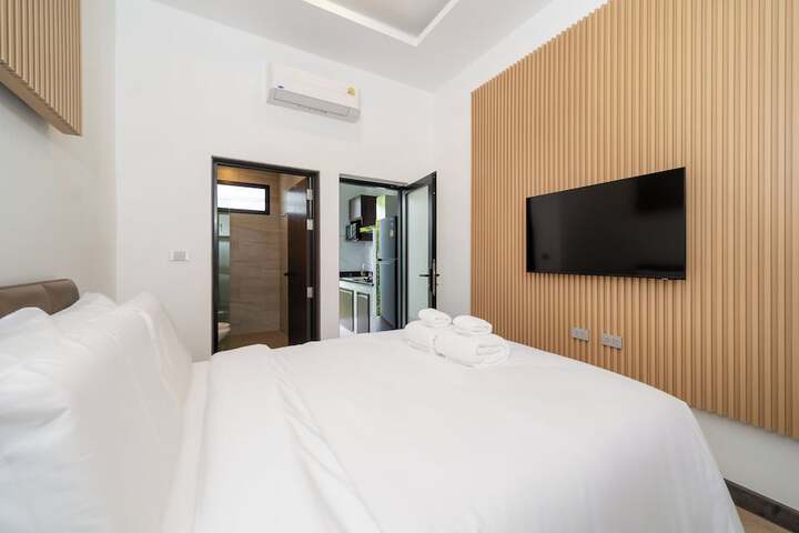 Room 3 of 84
