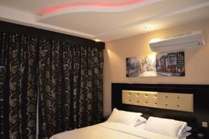 Room 3 of 11