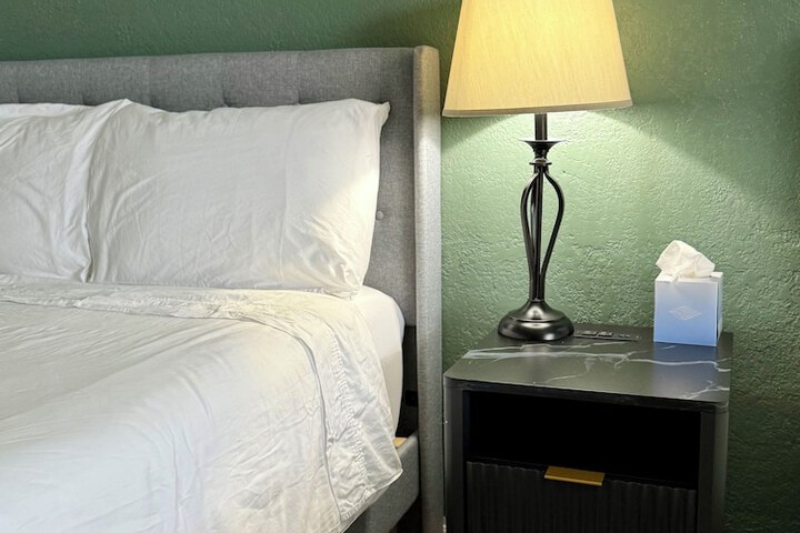 Room 32 of 62