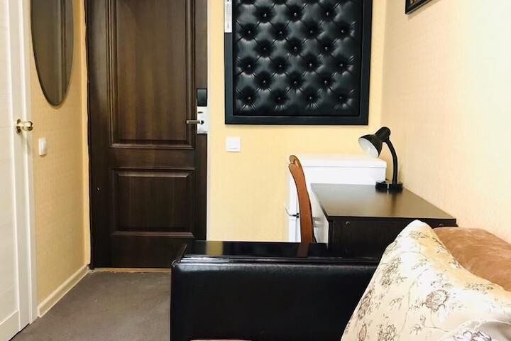 Room 9 of 35