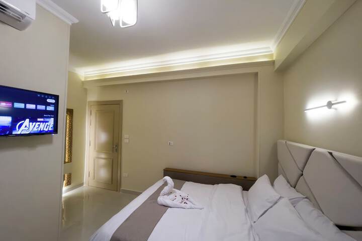 Room 33 of 74