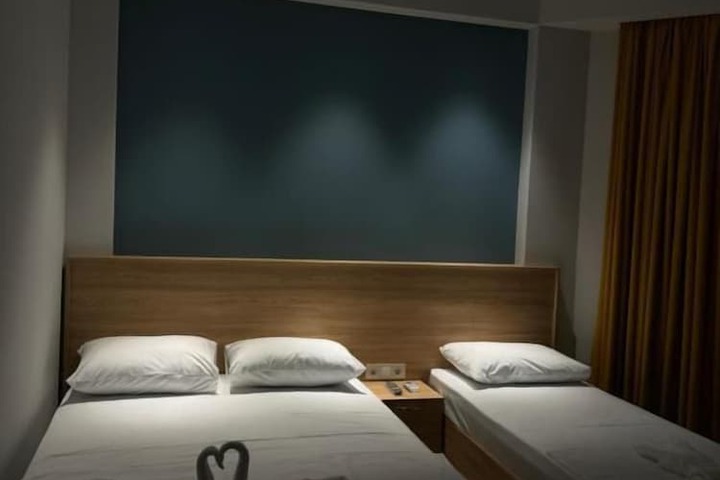 Room 6 of 18