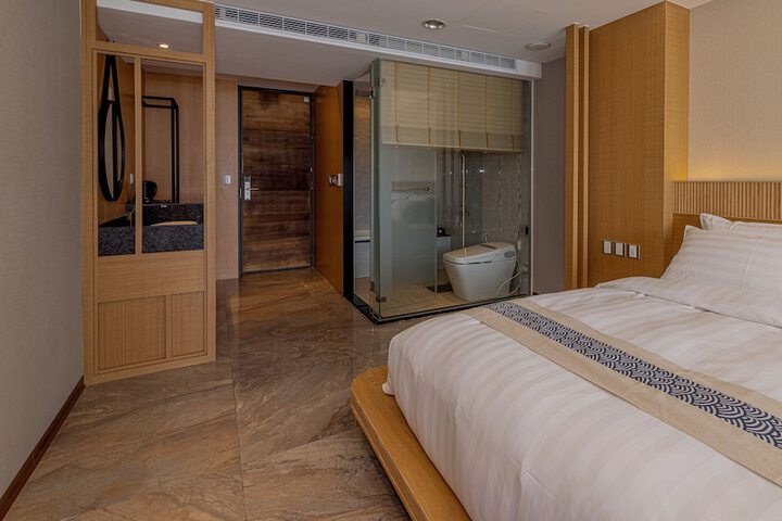 Room 27 of 42