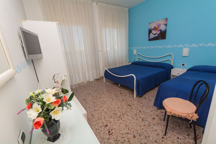 Room 14 of 99
