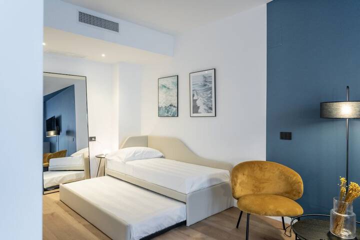 Room 6 of 28
