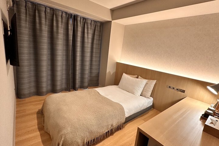 Room 13 of 18