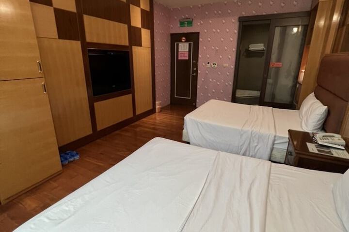 Room 46 of 79