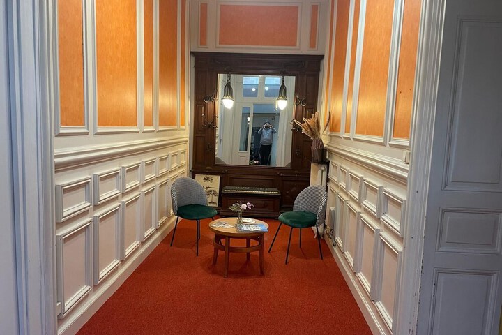 Room 7 of 10
