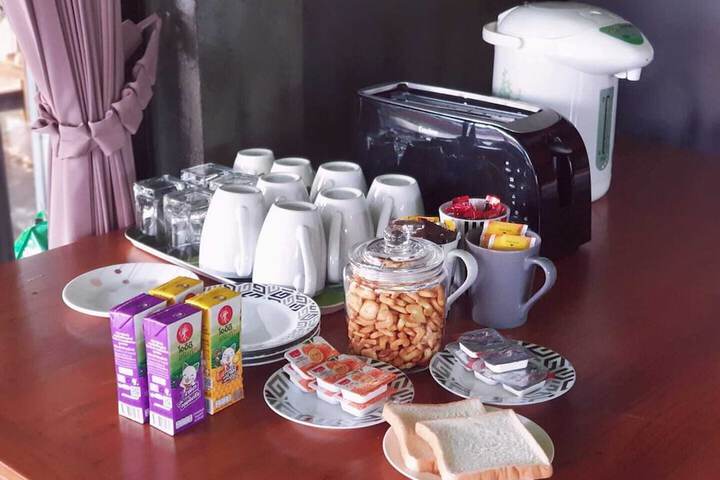 Breakfast/Coffee Service 21 of 40