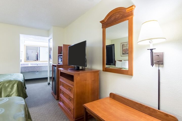 Room 16 of 48