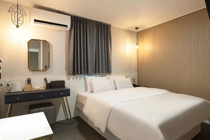 Room 13 of 24
