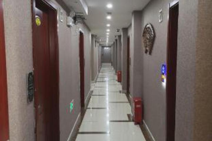 Xuriman Business Hotel (Songbin Road Metro Station Branch)