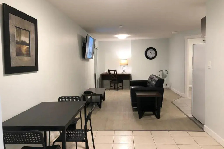Room 7 of 12