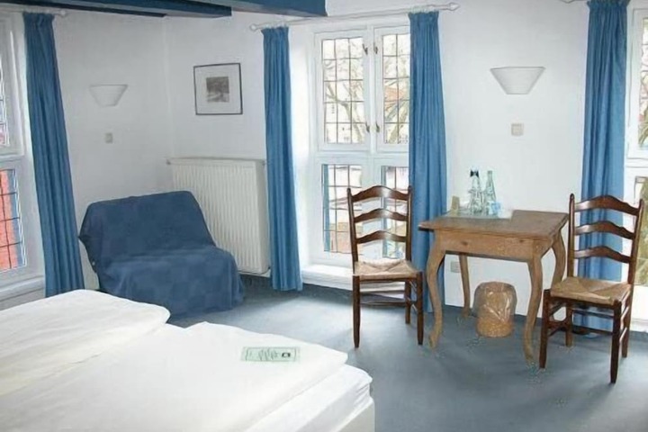 Room 10 of 44