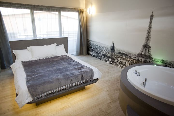 Room 28 of 71