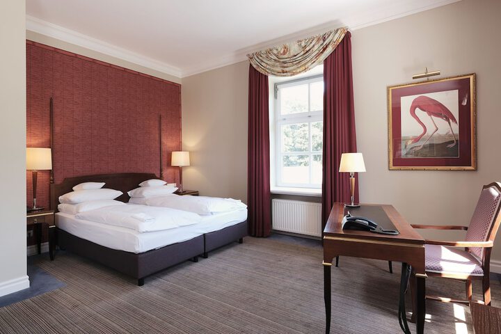Room 6 of 18