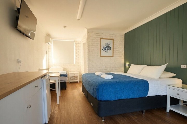 Room 10 of 38
