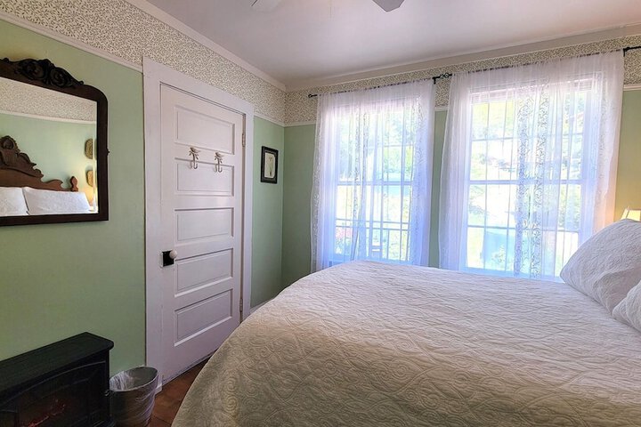 Room 35 of 113