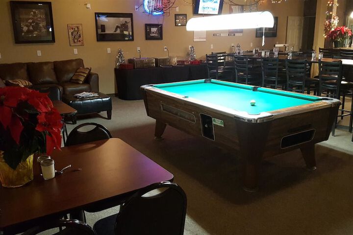 Lounge 42 of 45