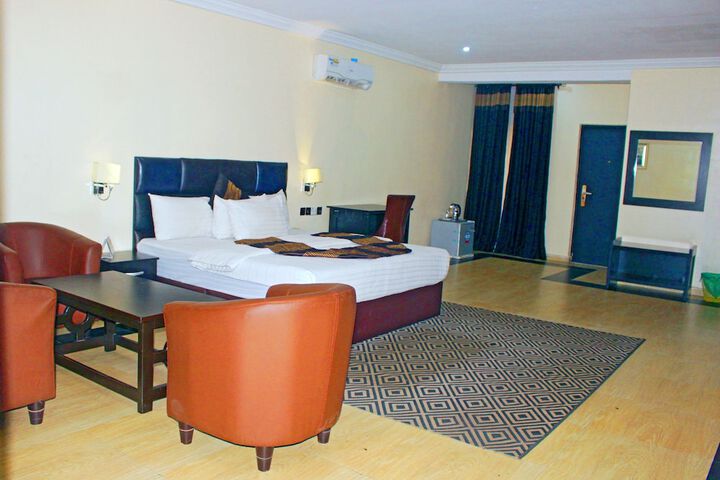 Room 34 of 93